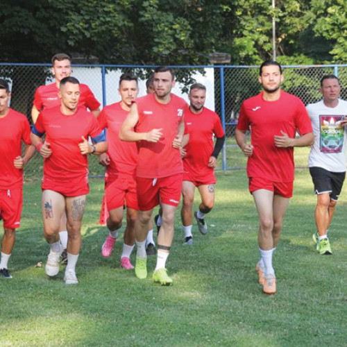 Reunirea lotului Tricolorului Breaza pe stadionul &quot;Eugen Soriceanu&quot;