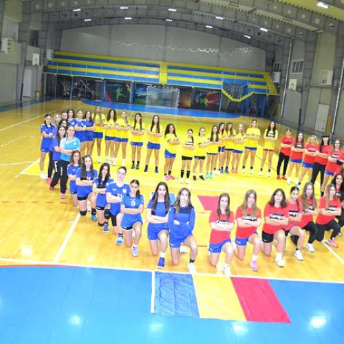 Jucătorii Petrolului și echipa de handbal CSJ Prahova au onorat Tricolorul de Ziua Națională a României