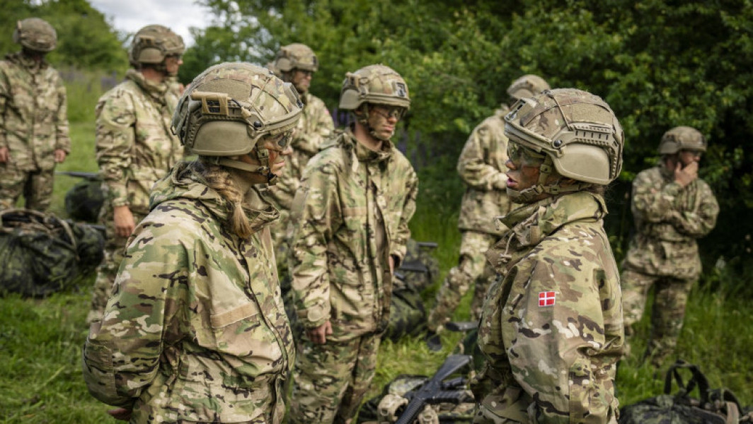 Danemarca va introduce serviciul militar obligatoriu și pentru femei în 2026