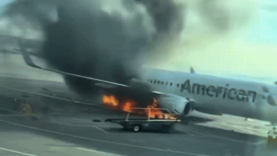 Incendiu pe un avion American Airlines la Aeroportul Internațional din Denver