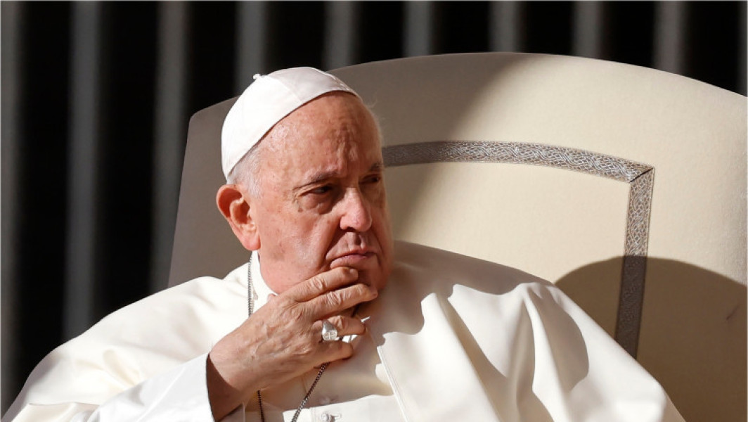 Papa Francisc rămâne internat în spital pentru tratament