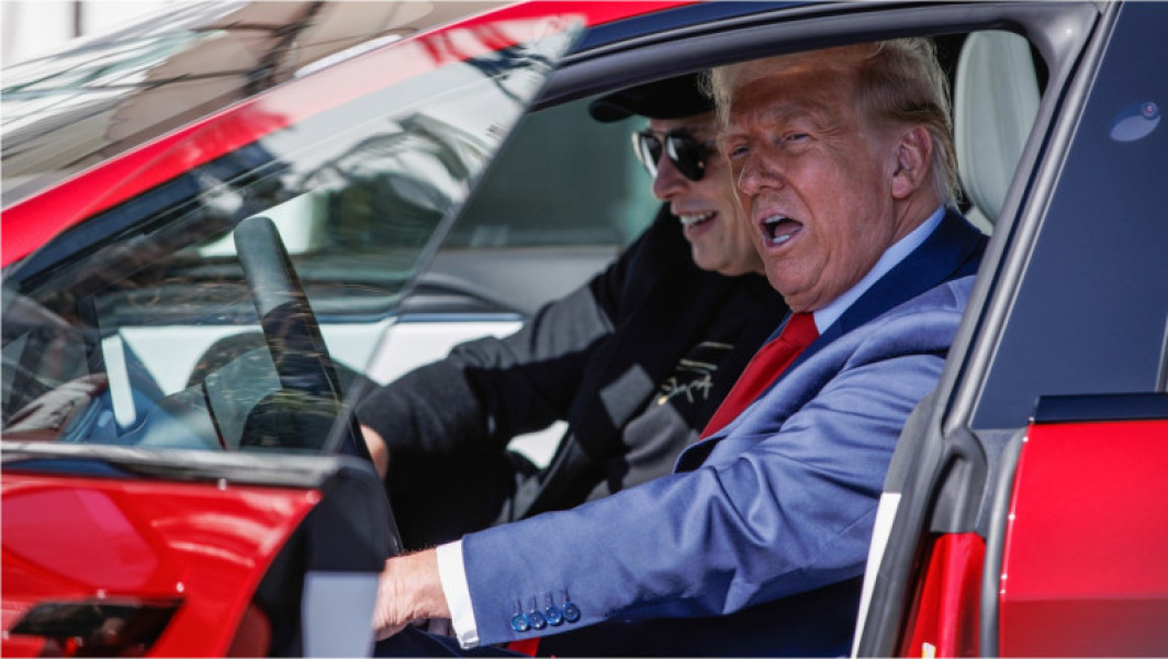 Donald Trump: atacurile asupra Tesla sunt terorism intern