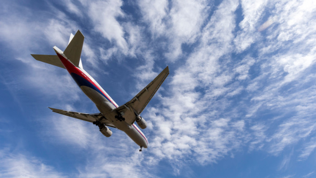 Malaysia va relua căutarea epavei zborului MH370