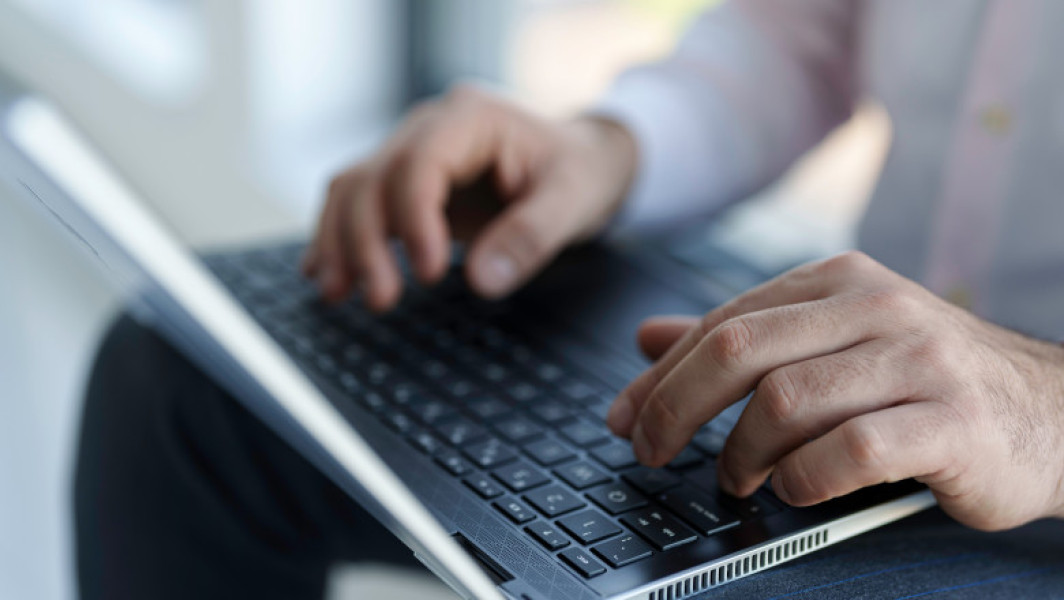 Parlamentul olandez cere reducerea dependenței de software-ul american