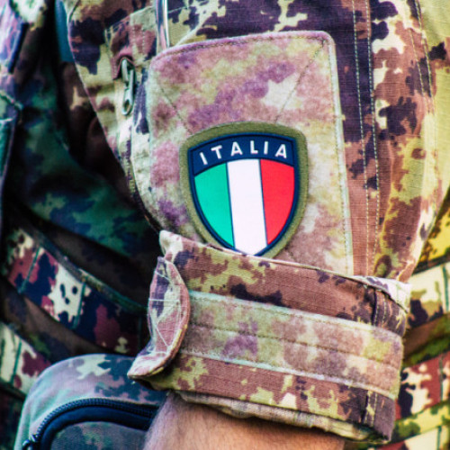 Italia ia în considerare întărirea armatei cu 40.000 de militari