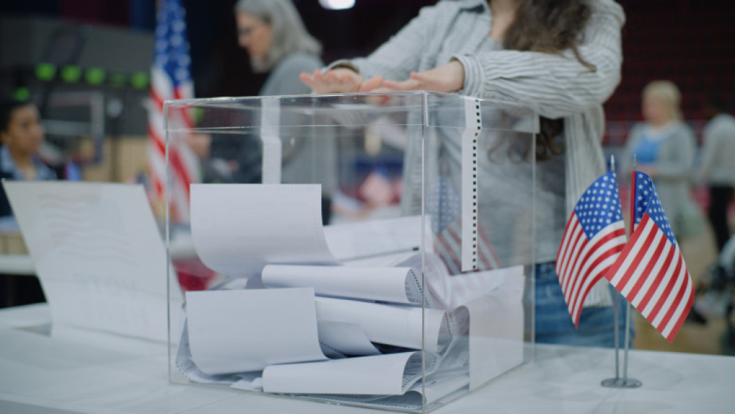 Curtea din New York invalidează legea care permitea votul persoanelor fără cetățenie