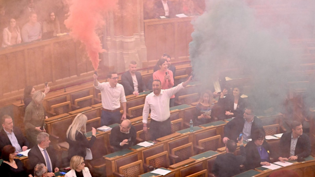 Şase deputaţi maghiari, interzişi în parlament timp de două luni