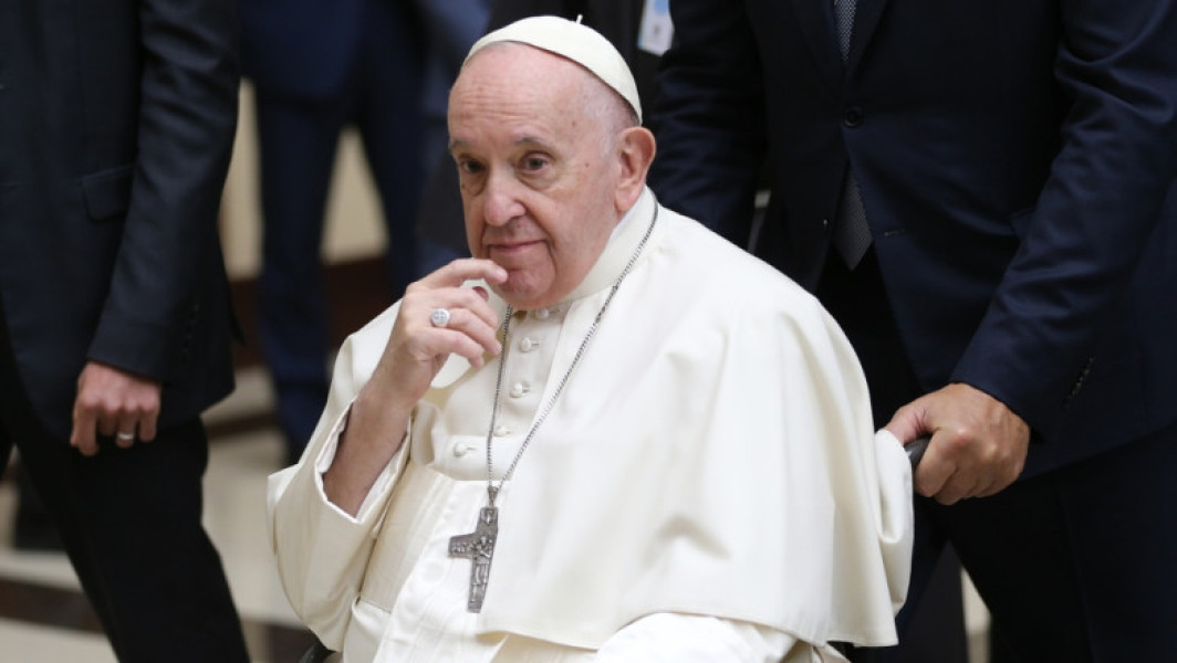 Papa Francisc își recapătă treptat forțele în spital