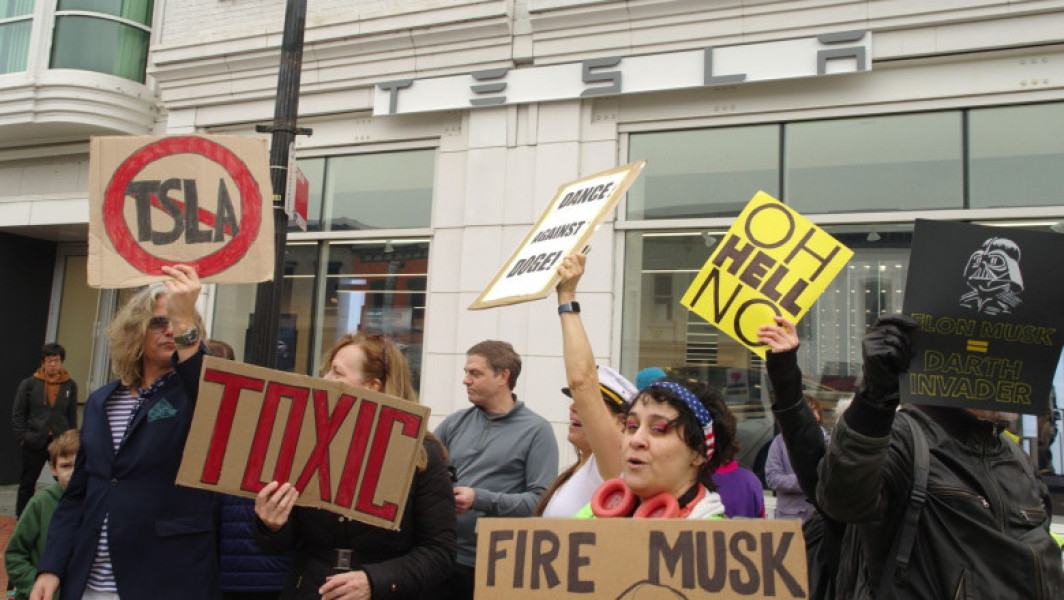Elon Musk, ținta protestelor în SUA și Canada