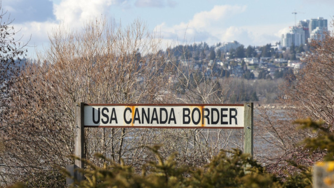Creșterea numărului de români care imigrează în SUA, legată de relaxarea vizelor canadiene