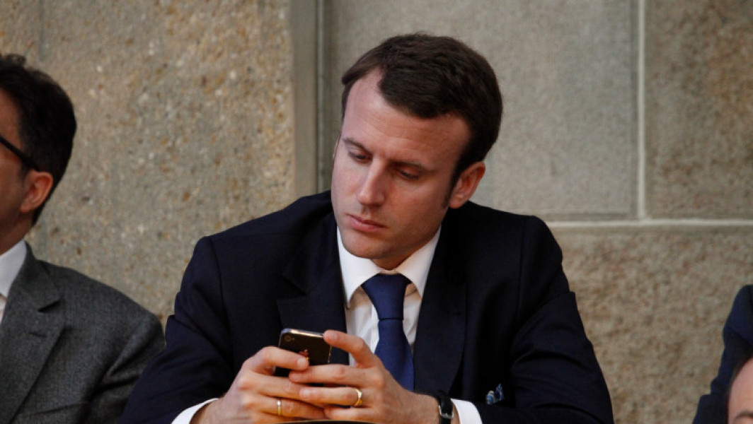 O nouă diplomatie: Telefonul mobil schimbă relațiile internaționale