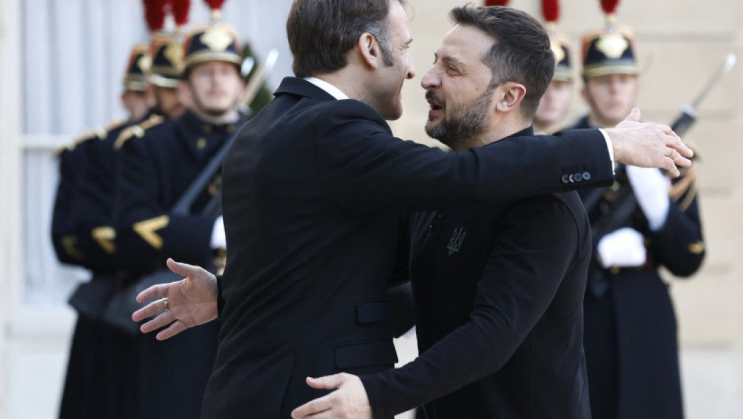Zelenski se întâlnește cu Macron înainte de summitul de securitate