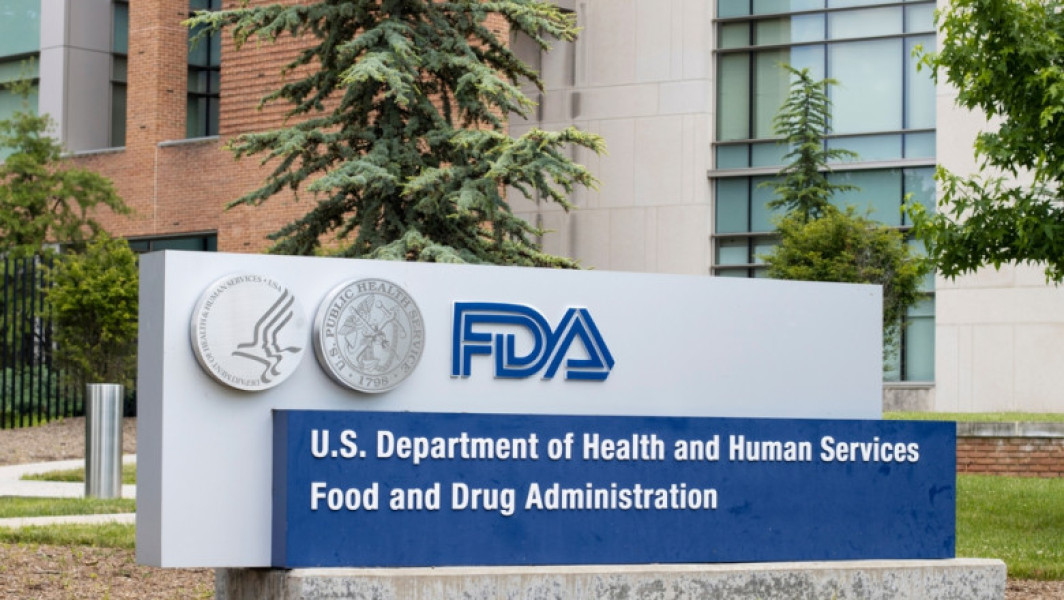 Demisia oficialului FDA din cauza neînțelegerilor legate de vaccinuri