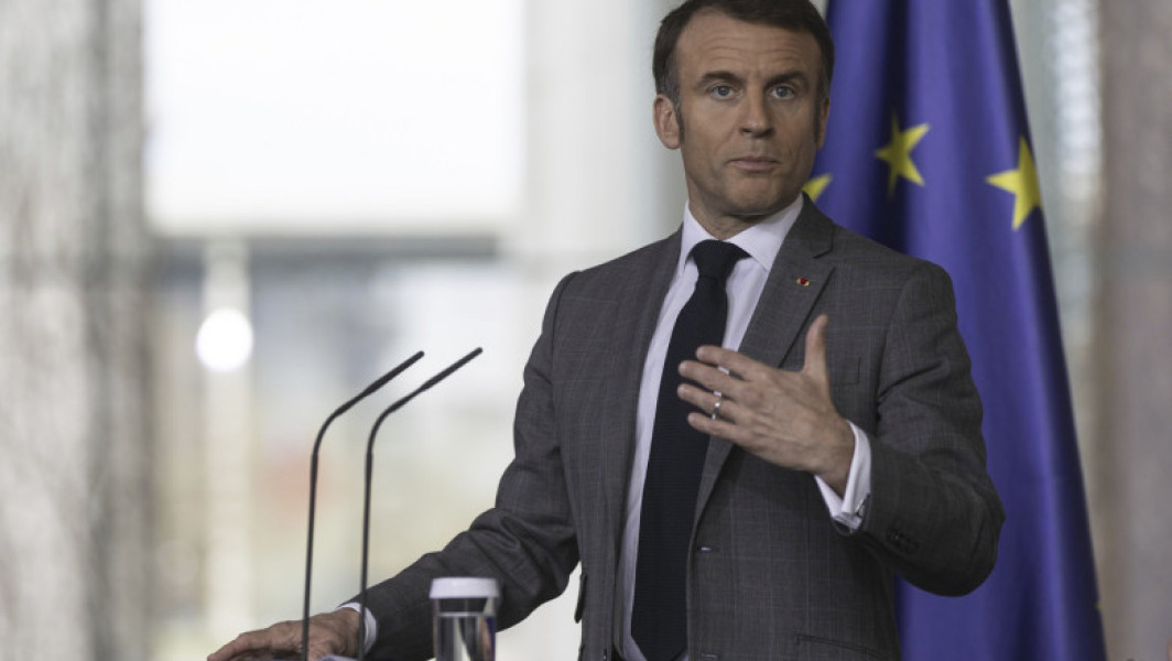 Macron cere Rusiei să înceteze focul în Ucraina