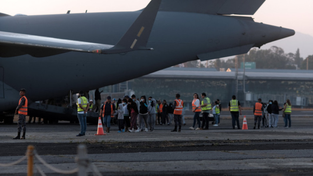 Curtea Supremă a SUA suspendă interdicția de expulzare a migraților
