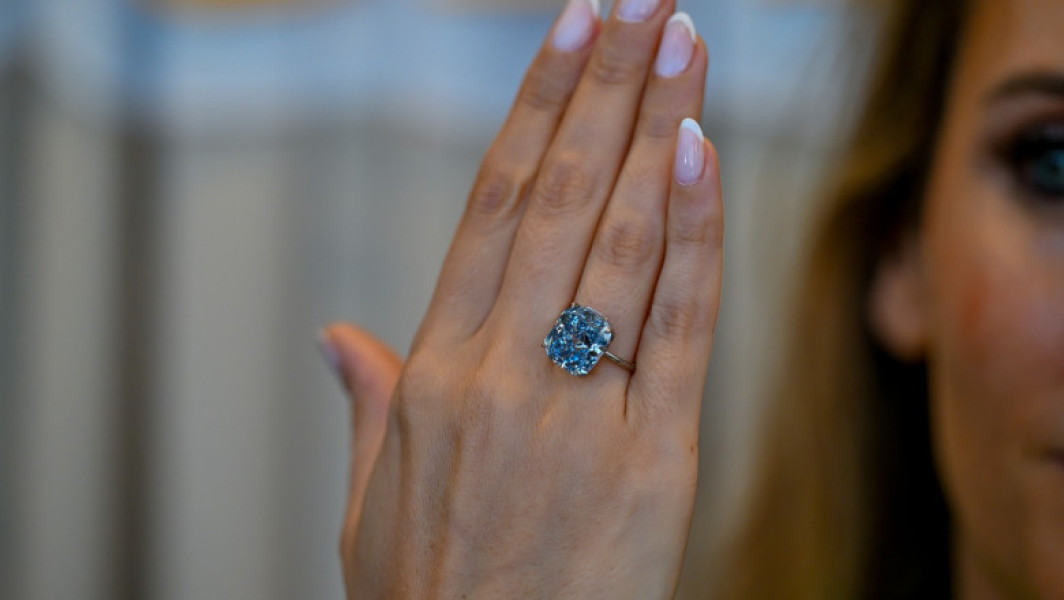 Un diamant rar expus la Abu Dhabi înainte de licitație