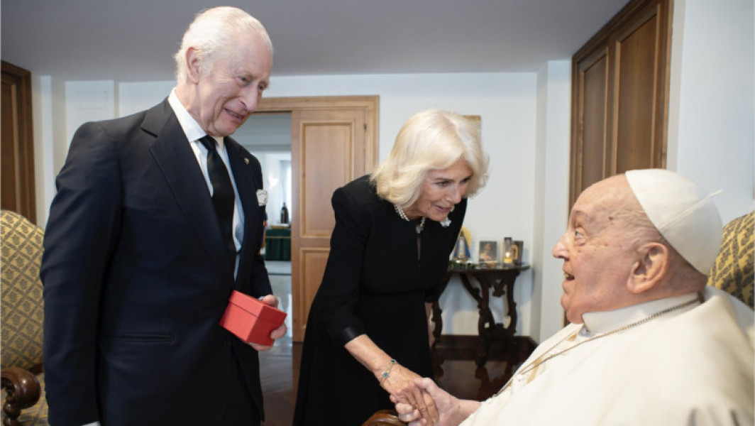 Întâlnire istorică între regele Charles al III-lea și papa Francisc