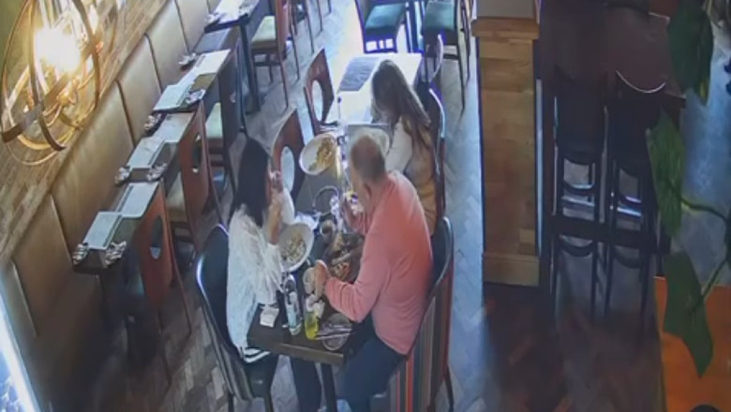 Cuplu din Marea Britanie acuzat de tentativă de fraudă la un restaurant italian