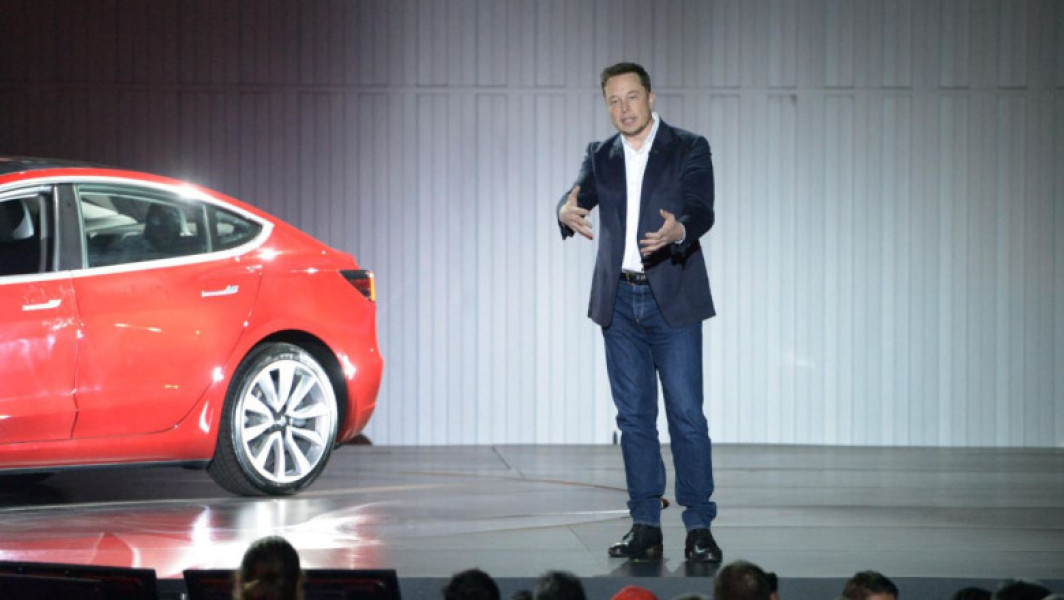 Tesla oprește comenzile pentru două modele în China