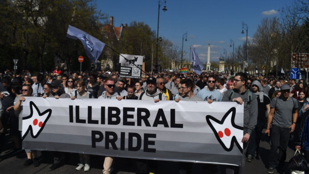 Mii de protestatari unguri ironizează interdicția premierului Orban asupra paradei Pride