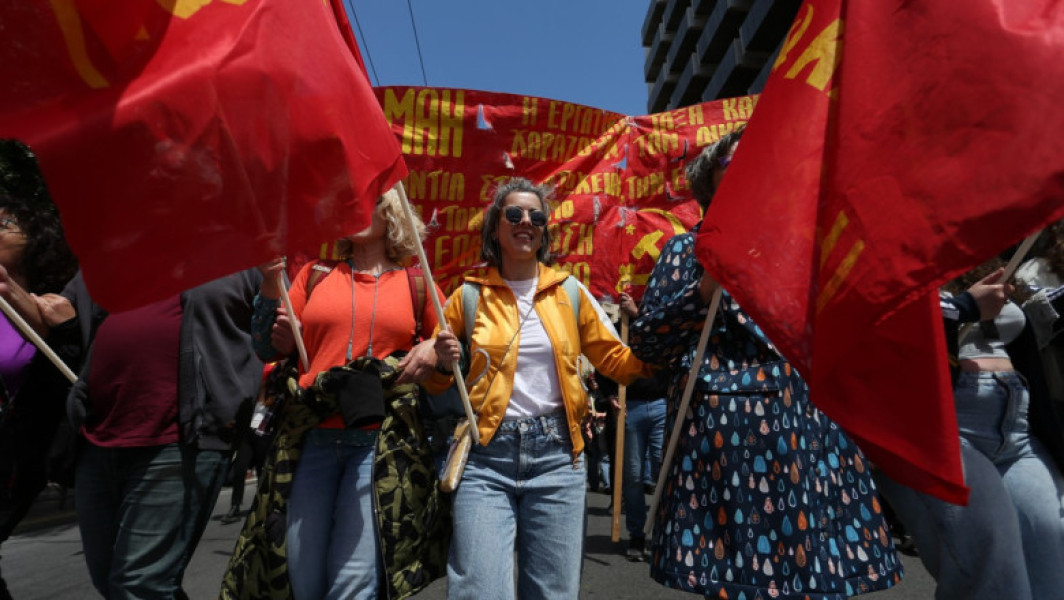Mii de persoane protestează în Atena cu ocazia zilei de 1 mai