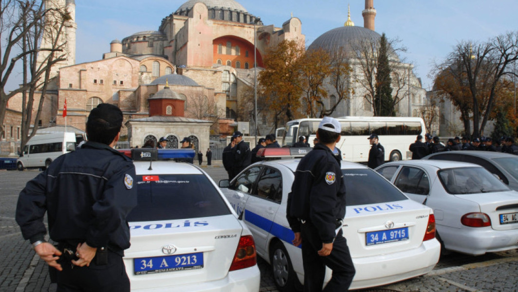Poliția turcă efectuează 44 de arestări în cazul de corupție