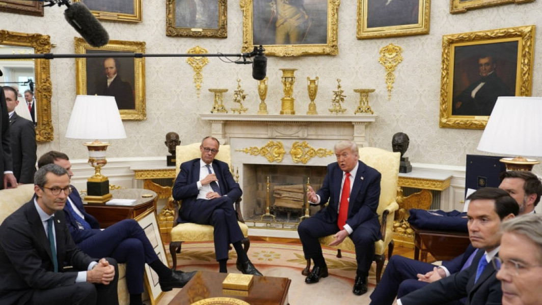 Trump sugerează că Ucraina și Rusia ar trebui să se lupte o vreme înainte de a negocia pacea