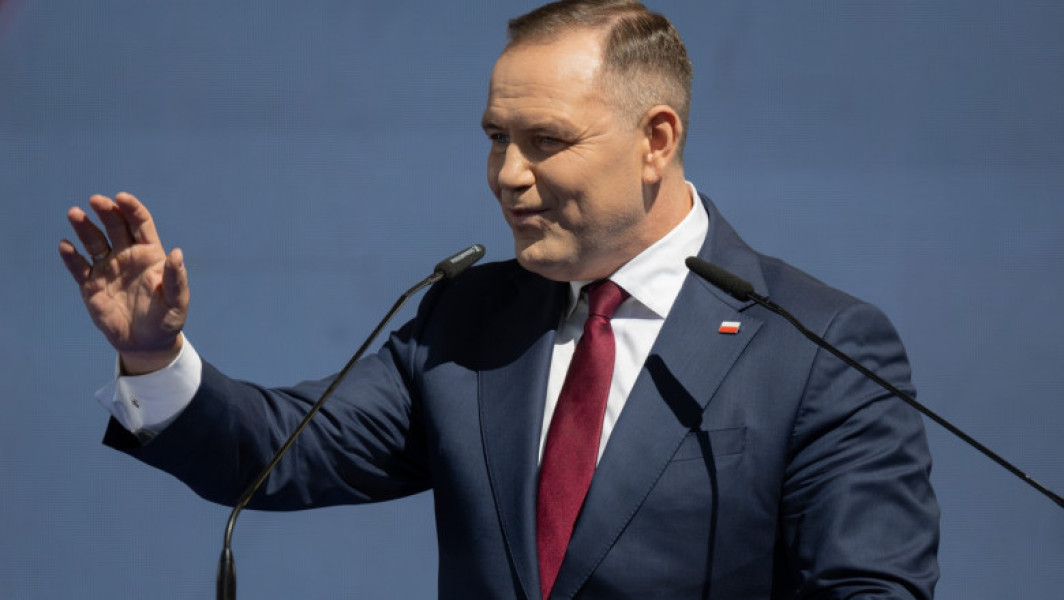 Noul președinte polonez, Karol Nawrocki, își propune să se întâlnească cu președintele ucrainean, Volodimir Zelenski, într-o serie de discuții, însă menține rezerve în privința aderării Ucrainei la NATO și UE, relatează digi24.ro. Într-un interviu pentru Polsat News, Nawrocki declară că: „Cu siguranță mă voi întâlni cu președintele Zelenski în cadrul unei serii de întâlniri. În calitate de președinte, voi vizita toți vecinii noștri... Va trebui să discut cu președintele Zelenski."