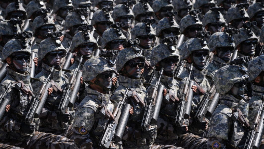 Coreea de Nord intenționează să trimită între 25.000 și 30.000 de militari în sprijinul Rusiei, în contextul conflictului cu Ucraina, potrivit unei evaluări a serviciilor de informații din Ucraina. Aceasta ar însemna o triplicare a numărului de soldați aflați deja în Rusia, unde au fost trimise circa 11.000 de nord-coreeni în noiembrie anul trecut, participând la apărarea Rusiei în fața incursiunilor ucrainene în regiunea Kursk.