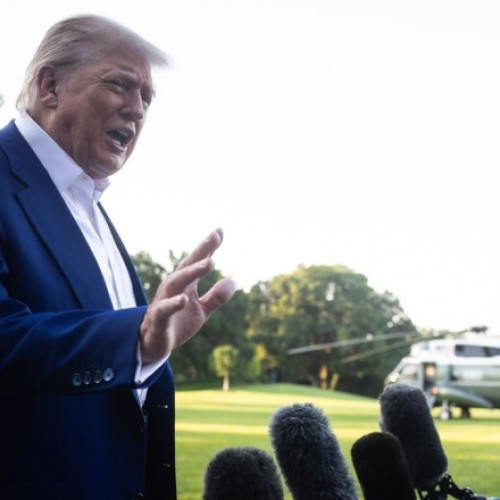 Trump critică livrările de arme către Ucraina și discută cu Putin despre situația din regiune