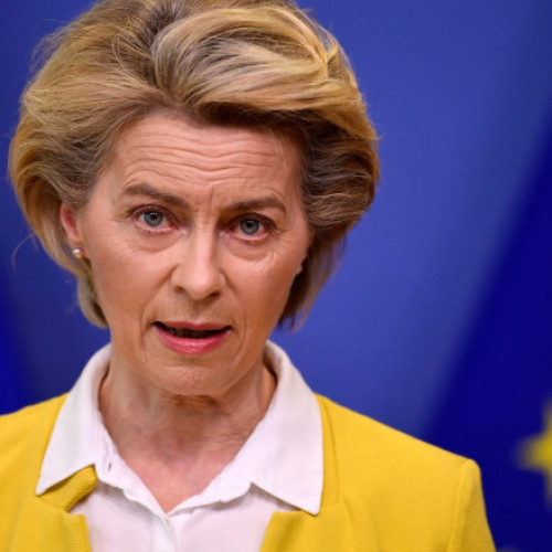 Ursula von der Leyen, presedinta Comisiei Europene, se va confrunta joi cu un vot de neincredere din partea Parlamentului European, marcând prima asemenea situație din ultimii peste zece ani. Conform Politico, dacă motiunea de cenzură, inițiată de europarlamentarul Gheorghe Piperea din grupul AUR, ar fi adoptată, ar duce la demisia întregii Comisii și la un proces complicat de numire a 27 de noi comisari europeni.