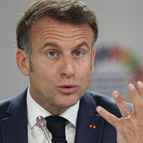 Macron solicită UE să întărească răspunsul la taxele vamale impuse de Trump