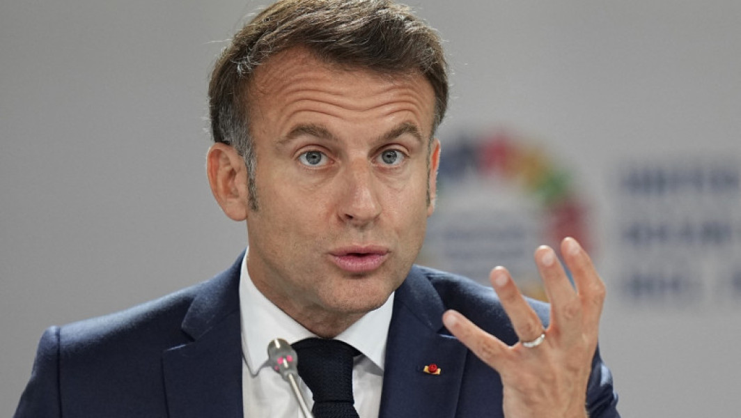 Macron solicită UE să întărească răspunsul la taxele vamale impuse de Trump
