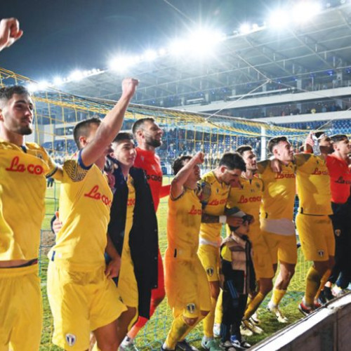 Petrolul învinge Politehnica Iași în minutul 94 și se apropie de play-off-ul Diviziei A - Musi și Berisha salvează Petrolul într-un final dramatic.