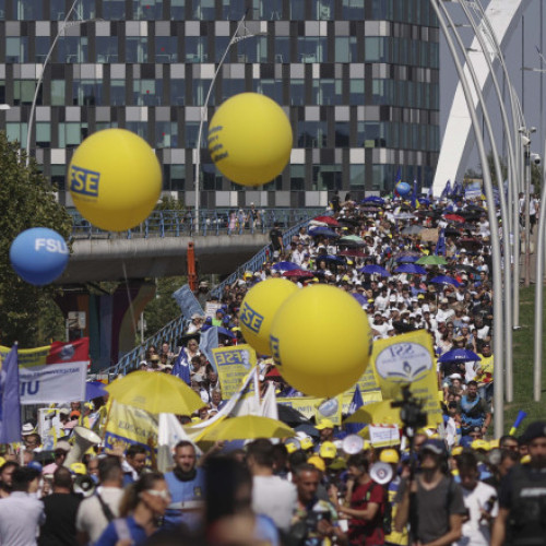 Sindicatele din învățământ continuă protestele împotriva măsurilor guvernului
