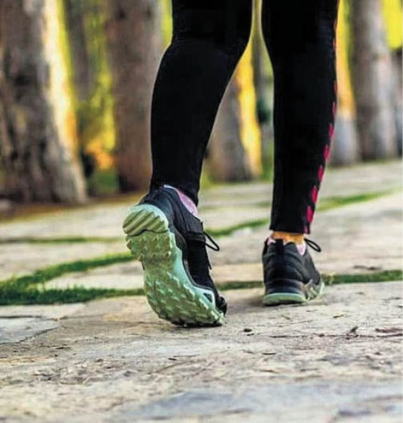 Viteza mersului pe jos reduce semnificativ riscul de cancer, arată un studiu
