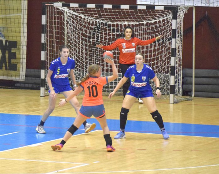 Zece echipe prahovene domină handbalul feminin la nivel de junioare 3
