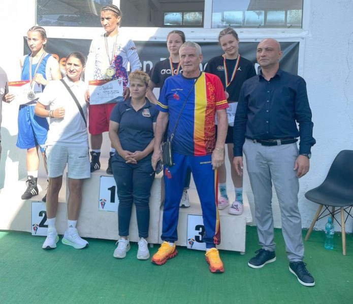 Sportivele de la CSM Ploieşti au cucerit trei medalii la Campionatul Naţional Feminin de box