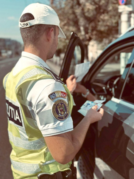 Razie de amploare a poliţiei în ­Ploieşti: sute de persoane legitimate, zeci de sancţiuni aplicate