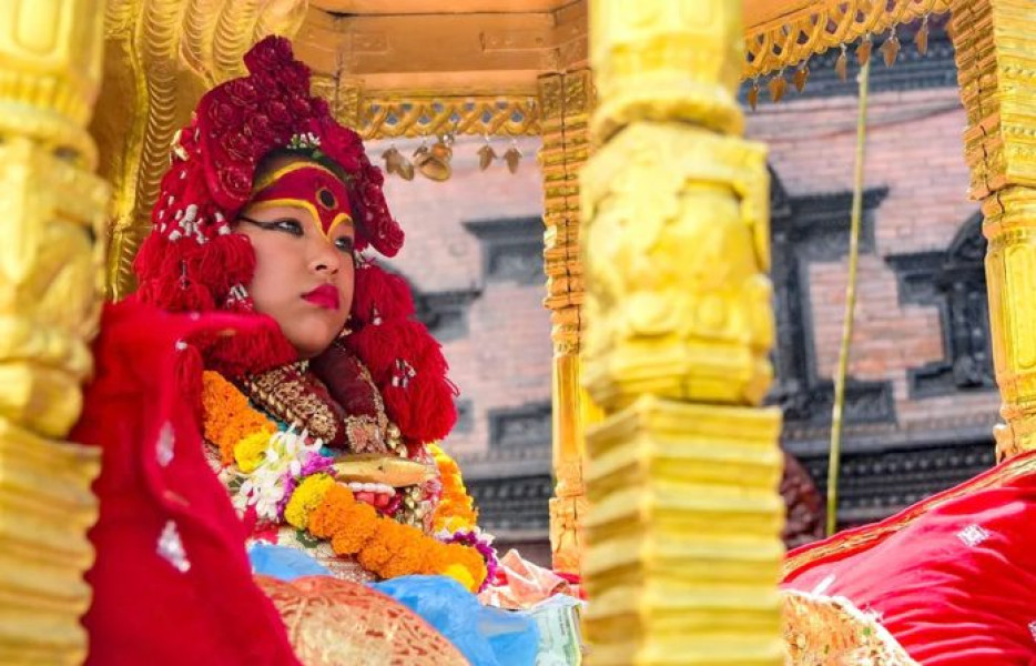 O fetiță de doi ani a fost aleasă zeiță vie în Nepal, în timpul festivalului Indra Jatra