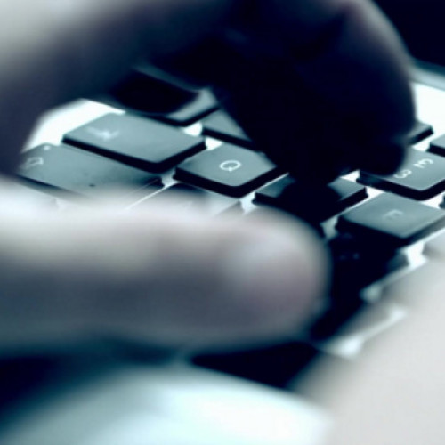 Hackerul de la Penitenciarul Târgu Jiu a primit ajutor de la un polițist de penitenciare