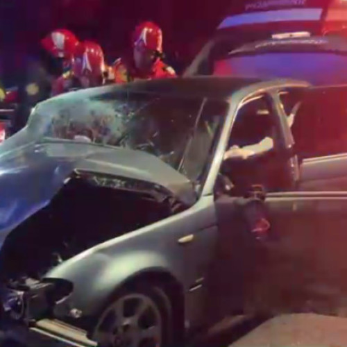 Carambol cu cinci mașini în Craiova: trei răniți și trei autoturisme distruse complet