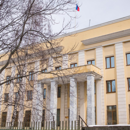 Bărbat reținut după ce a încercat să intre cu forța în Ambasada Rusiei din București