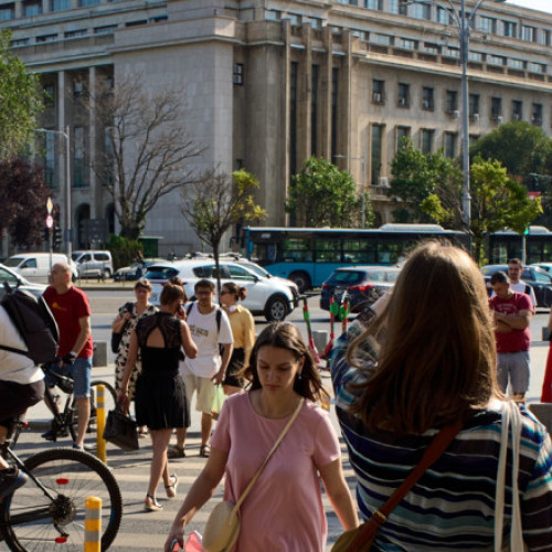 Majoritatea românilor consideră că legea nu se aplică egal și acuză corupția din societate