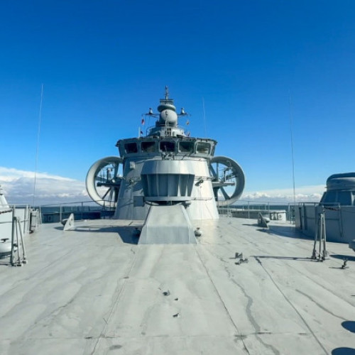 Nava rusă Aleksandr Șabalin ancorată în Golful Lübeck, monitorizată de autorități