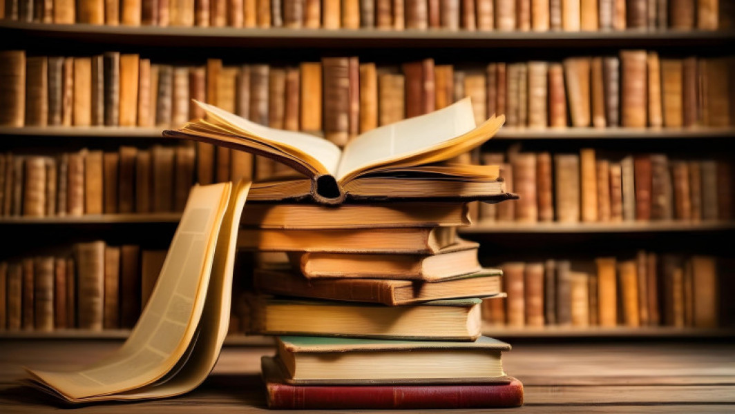 Școlile și bibliotecile din SUA interzic cărți în număr record: peste 4.200 de titluri cenzurate anul trecut