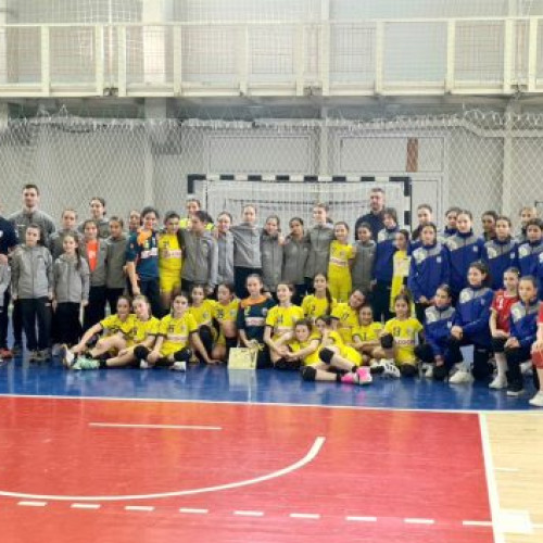 Trei echipe prahovene ajung în faza semifinale a campionatului național al junioarelor IV de handbal