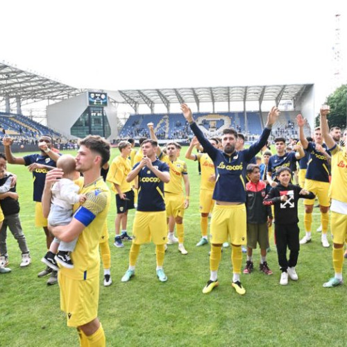 Adio griji! Petrolul salvată de la retrogradare după o victorie în fața Oțelului. Ultimul meci al sezonului pe "Ilie Oană" s-a încheiat 2-1, cu goluri marcate de Gicu Grozav și Albin Berisha. "Lupii" evită matematic zona retrogradării după o luptă dificilă.