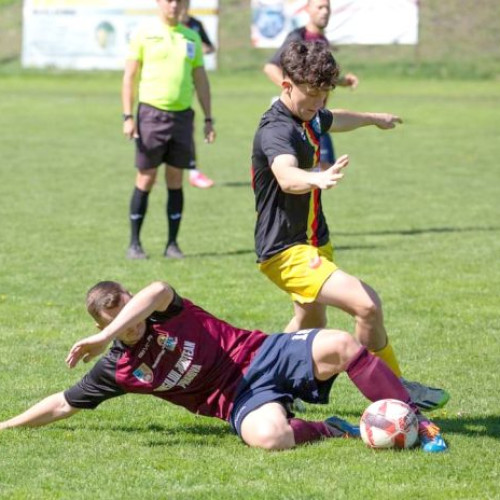 Scoruri fluviu pentru fruntaşe: O nouă rundă de fotbal în Liga A aduce rezultate surprinzătoare, iar CSO Băicoi și CSO Boldești marchează 8 goluri într-o partidă