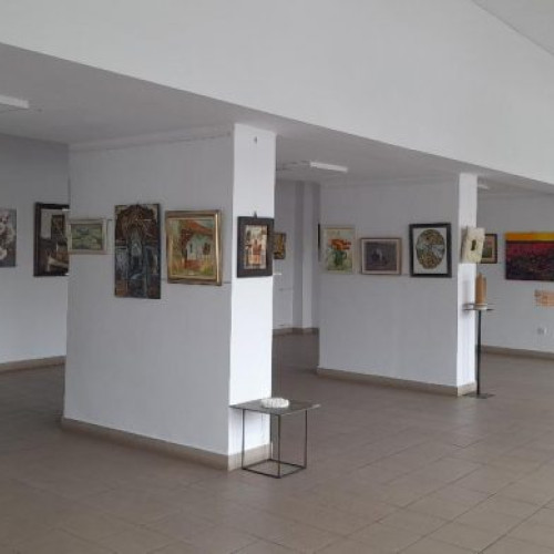 Artiștii, salvatorii lumii de nefrumusețe - Galeria de Artă Ploiești găzduiește Salonul de primăvară